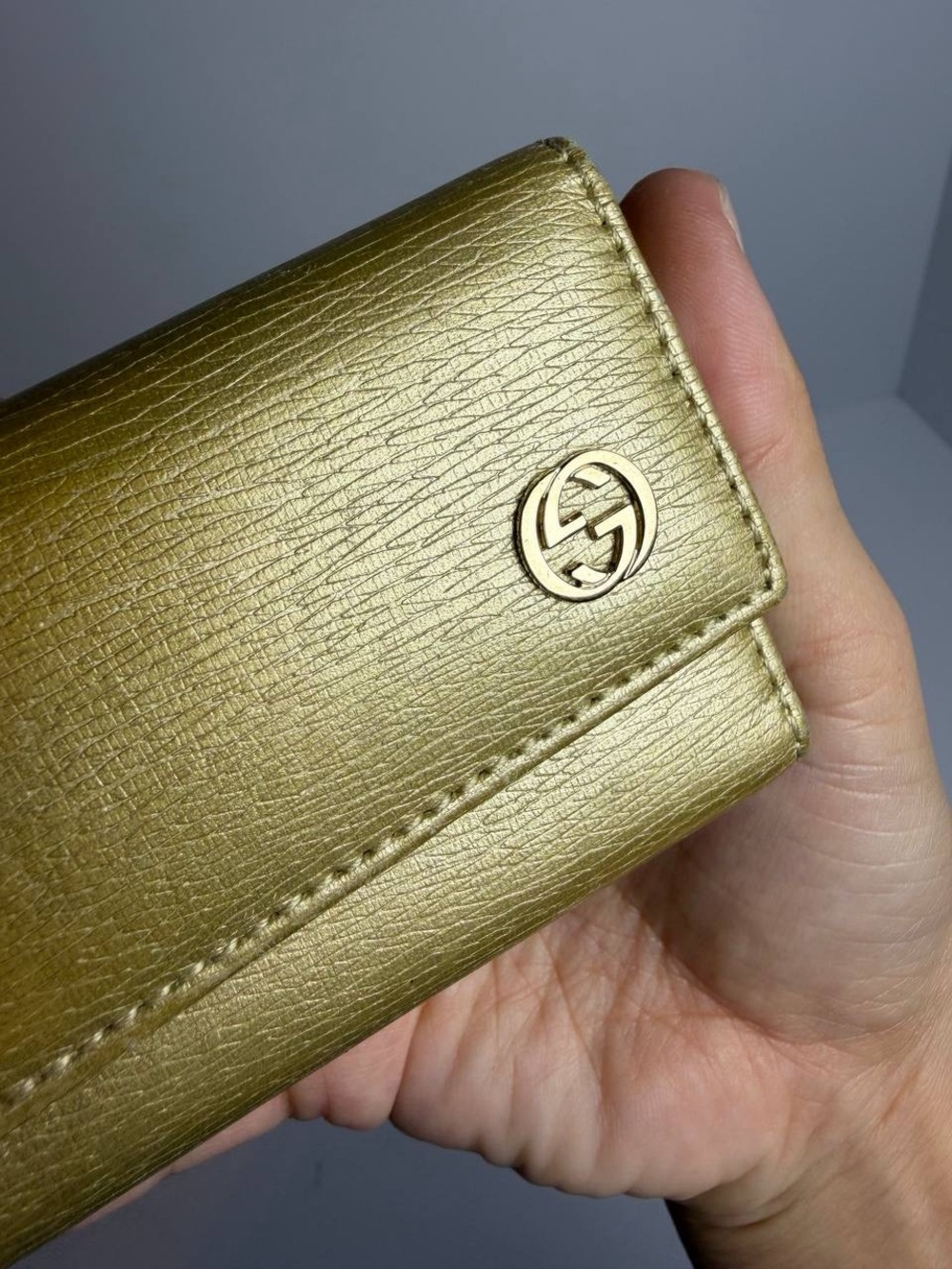 Gucci Metallic Gold Leather Key Holder Case - Picture 2 of 10